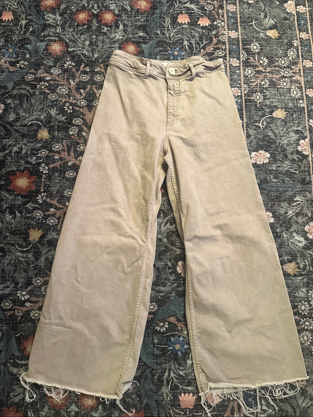 Zara women’s wide leg Jeans in Light Beige